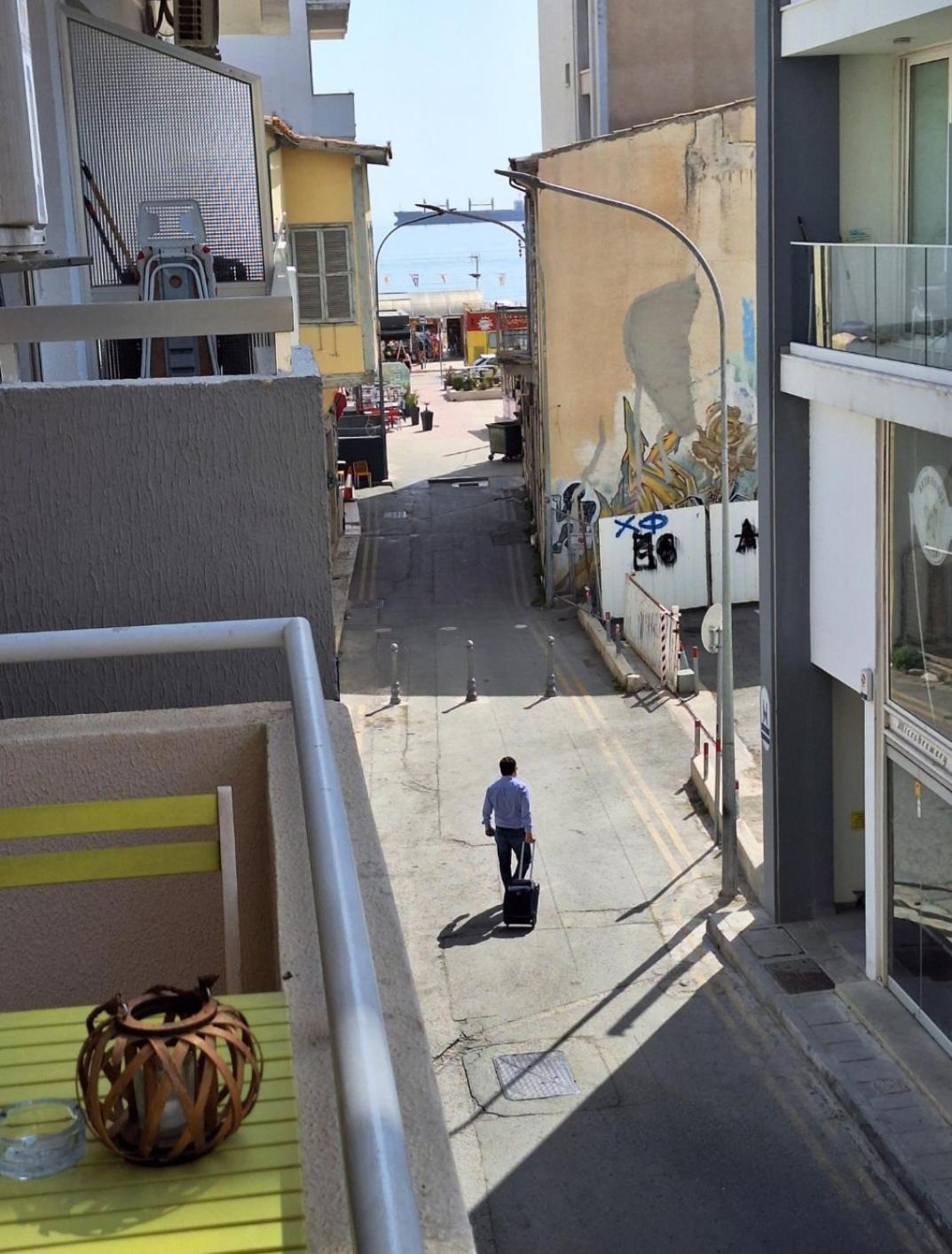 By The Way Apartment Larnaca Bagian luar foto