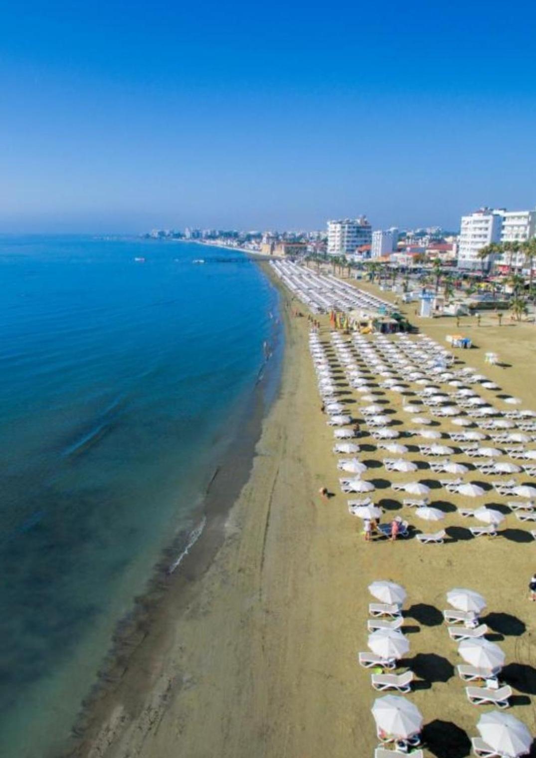 By The Way Apartment Larnaca Bagian luar foto