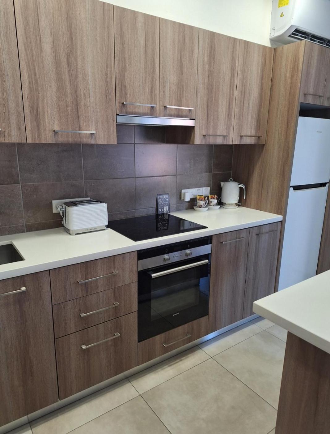 By The Way Apartment Larnaca Bagian luar foto