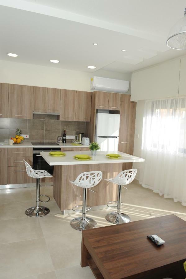 By The Way Apartment Larnaca Bagian luar foto