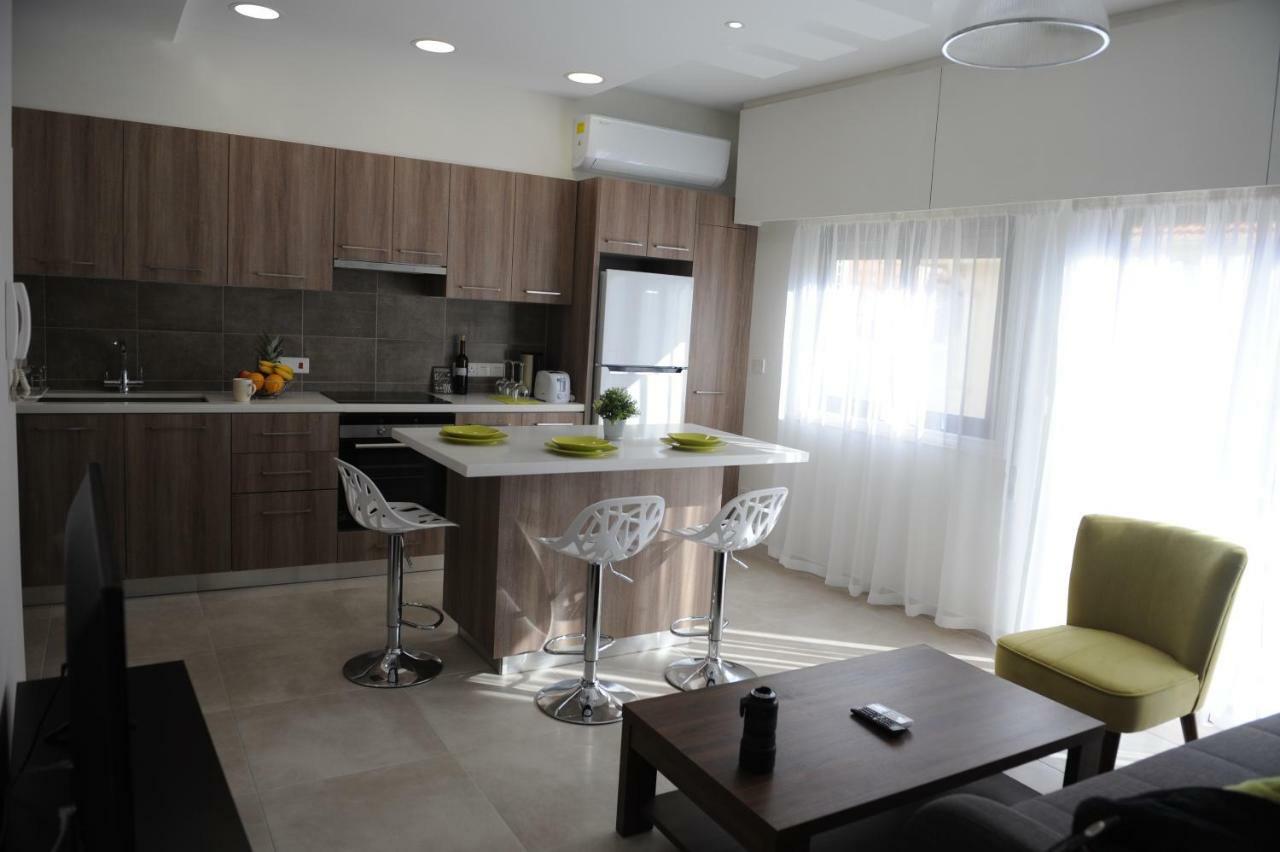 By The Way Apartment Larnaca Bagian luar foto