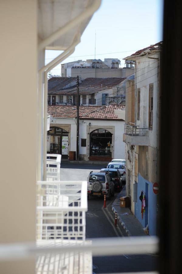 By The Way Apartment Larnaca Bagian luar foto