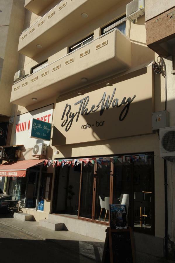 By The Way Apartment Larnaca Bagian luar foto